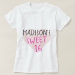 Camiseta Sweet 16 16th Birthday T-Shirt<br><div class="desc">La suculenta camiseta de 16 años muestra tu nombre y el texto dulce de 16 en una sencilla y moderna tipografía escrita a mano en un elegante color rosa y negro brillante en un corazón rosa pastel. Diseñado exclusivamente para usted por Happy Dolphin Studio.</div>