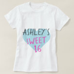 Camiseta Sweet 16 16th Birthday T-Shirt<br><div class="desc">La suculenta camiseta de 16 años muestra tu nombre y el texto dulce de 16 en una sencilla y moderna tipografía escrita a mano en un elegante color rosa brillante y negro sobre un corazón azul. Diseñado exclusivamente para usted por Happy Dolphin Studio.</div>