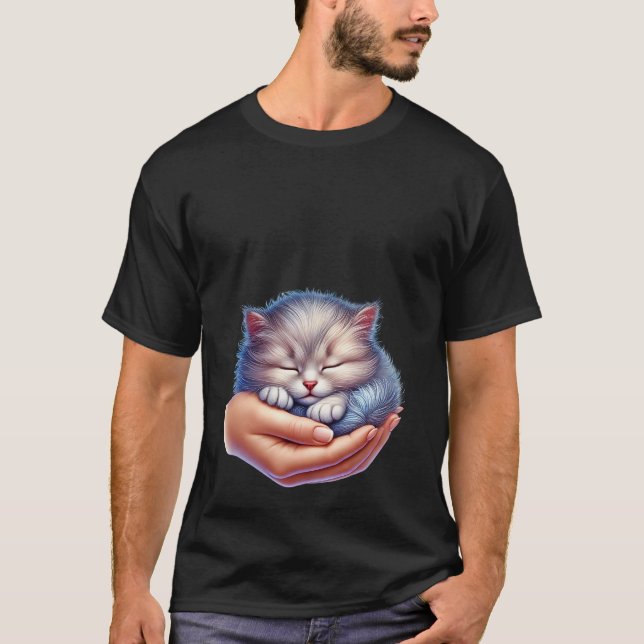 Camiseta Sweet Sleeping Grey Kitten in Hand Tiny Cat ✨🐾💤 (Anverso)