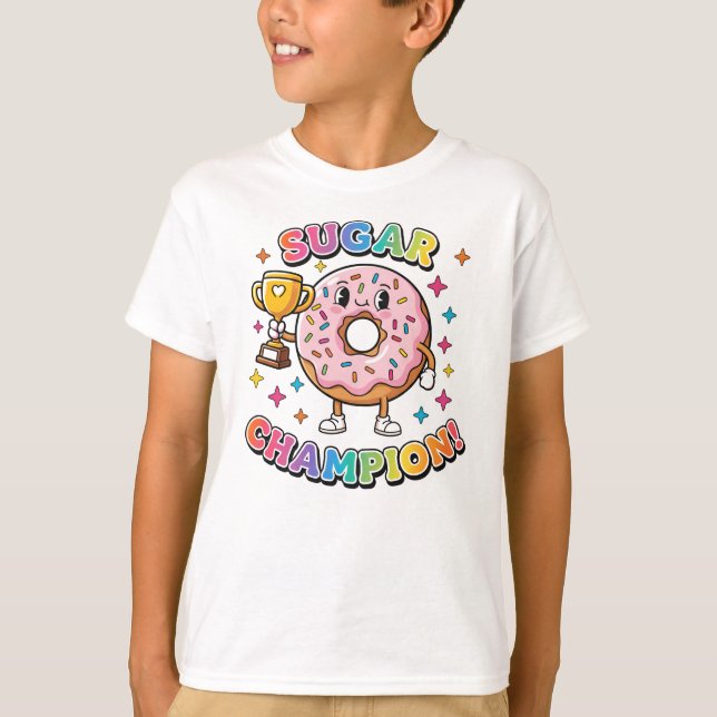 Camiseta Sweet Victory – Donut Holding Trophy Tee (Anverso)