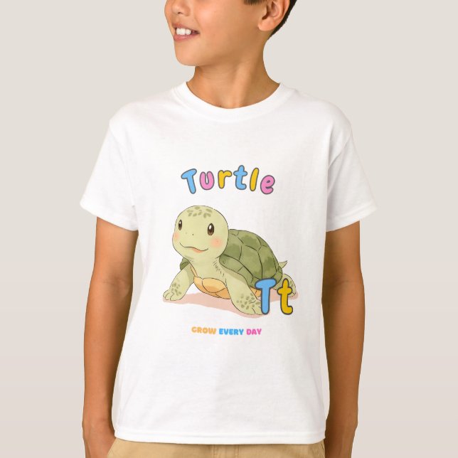 Camiseta “T is for Turtle” Alphabet Tee – Grow Every Day (Anverso)