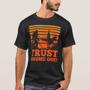 Camiseta T-rex de Sasquatch que lleva un Gnome Trust Gno