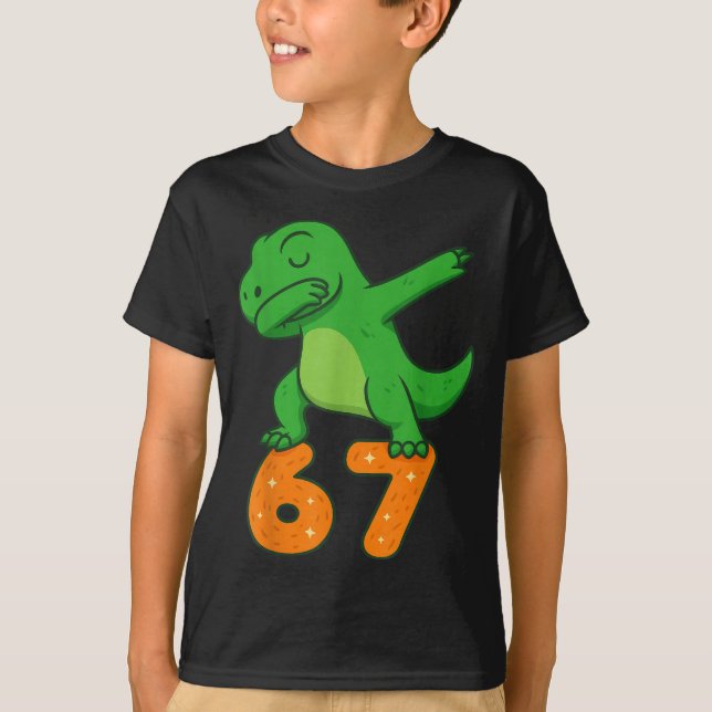 Camiseta T-rex Dinosaur Dabbing 67 Meme Six Seven Funny  (Anverso)