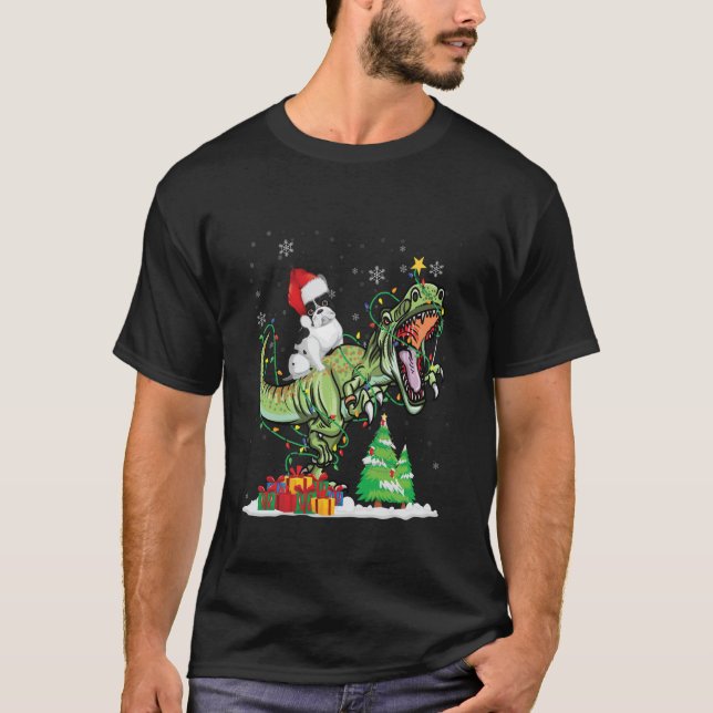 Camiseta T Rex Dinosaur Riding Pug Navidades Santa Hat Long (Anverso)