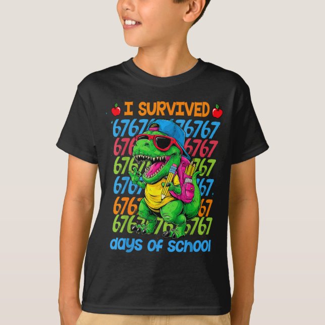 Camiseta T-rex I Survived 67 Days Of School Six Seven Meme  (Anverso)