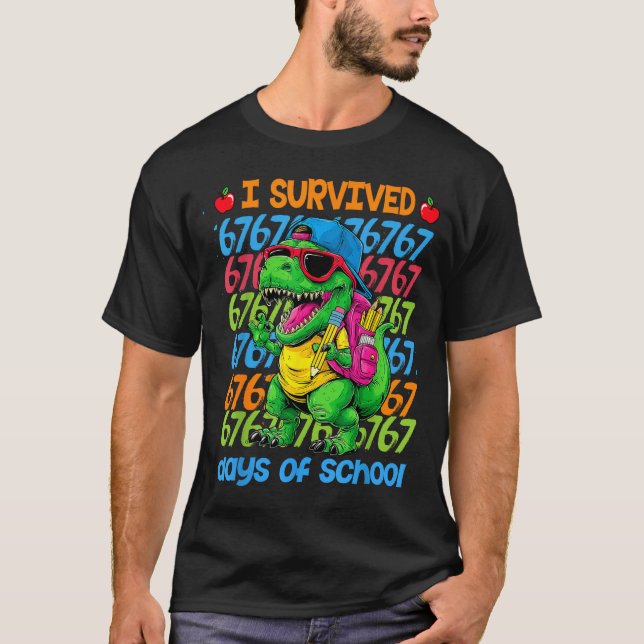 Camiseta T-rex I Survived 67 Days Of School Six Seven Meme  (Anverso)