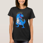 Camiseta T Rex Menorah Holding Dreidel Jewish Dinosaur Hanu<br><div class="desc">T Rex Menorah Holding Dreidel Jewish Dinosaur Hanukkah</div>