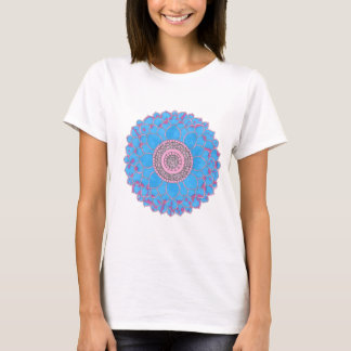 Camiseta T- shirt  with hand-drawn mandala design 