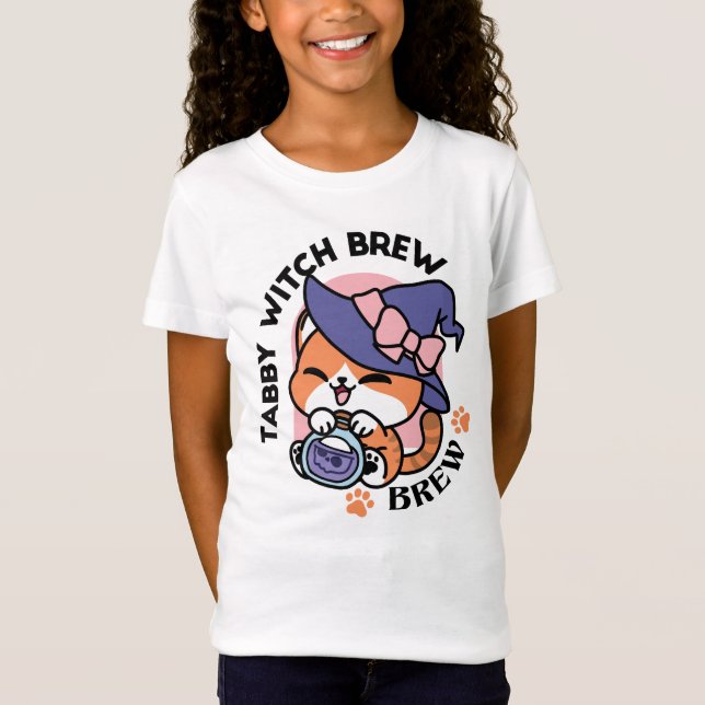 Camiseta Tabby Witch Brew – Cute Halloween Cat Design (Anverso)