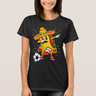 Camiseta Taco jugando fútbol mexicano cinco de mayo sombrer