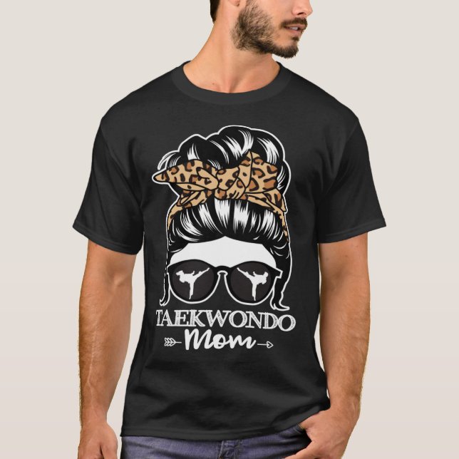Camiseta Taekwondo Mom Messy Bun Hair Taekwondo Atlete Mo (Anverso)