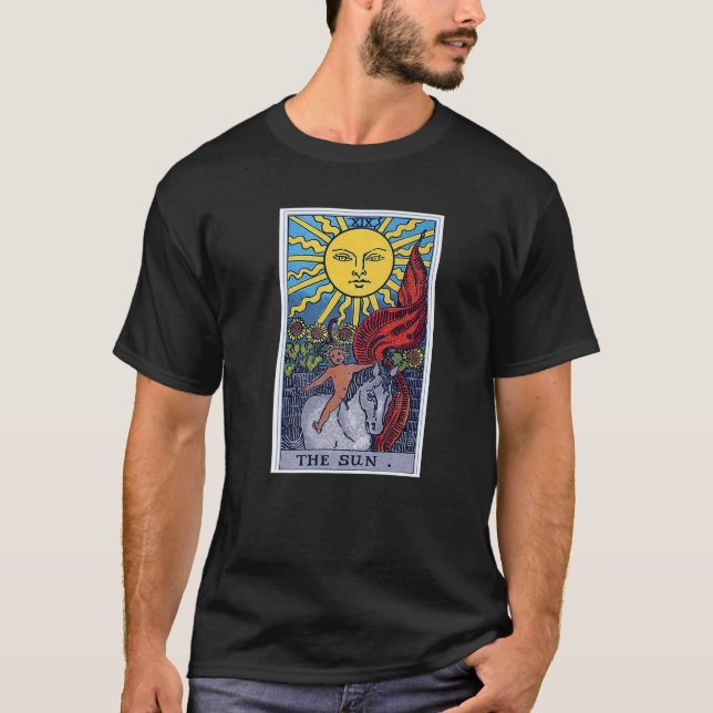 Camiseta Tarjeta Sun Tarot Creencias Ocultas Divince Magic (Anverso)