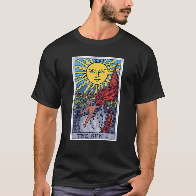 Camiseta Tarjeta Sun Tarot Creencias Ocultas Divince Magic (Anverso)