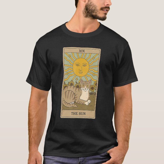 Camiseta Tarjeta Tarot Los Gatos Gráficos Cósmicos Del Sol  (Anverso)