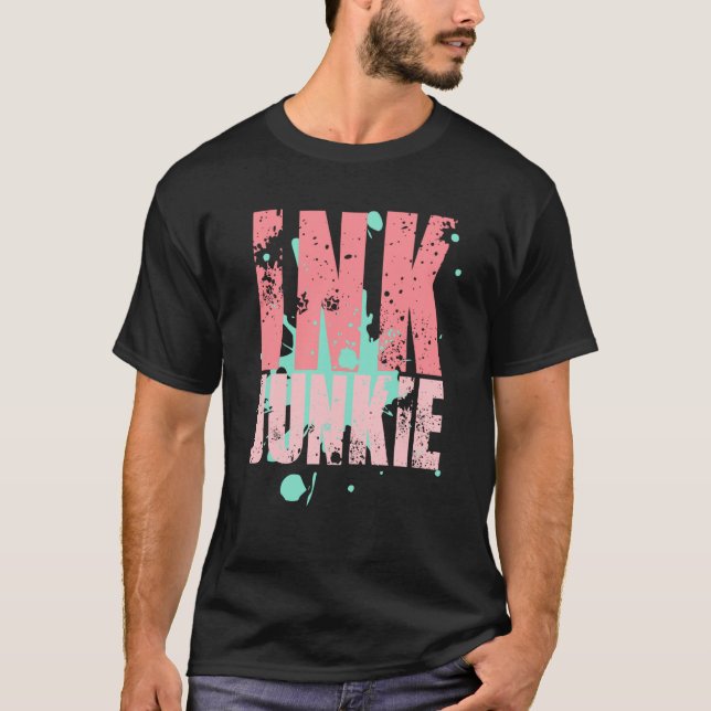Camiseta Tattooed Beauty Ink Junkie Tattoo (Anverso)
