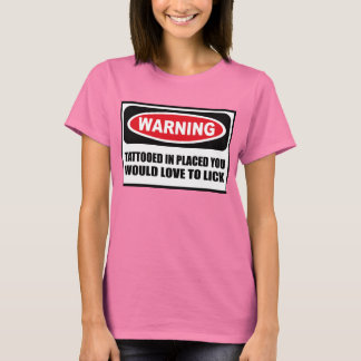 CAMISETA TATUAJE DE ADVERTENCIA EN EL LUGAR EN EL QUE TE EN