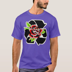 Camiseta tatuaje tradicional de rosa de reciclaje