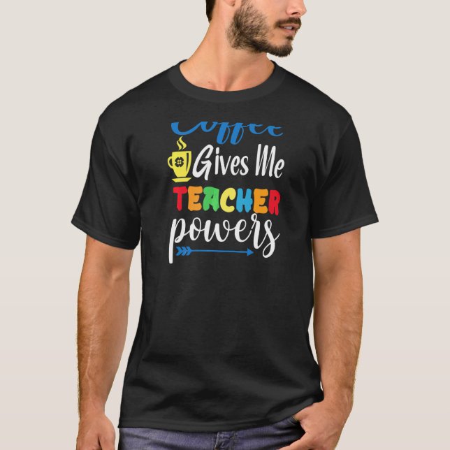 Camiseta Taza Caliente Arcoíris Poderes de Profesor Me Da C (Anverso)