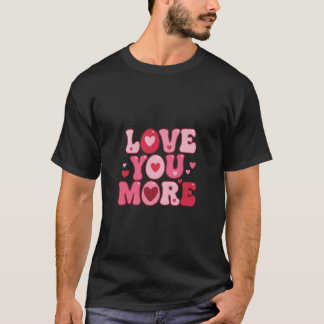 Camiseta Te Amo Más – Diseño Tipográfico Retro Groovy