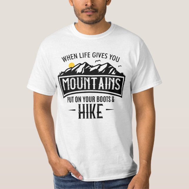 Camiseta te da montañas que te pongas las botas y que subir (Anverso)