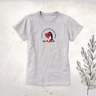 Camiseta ¡Te Quiero Más! Pingüino y Corazón Rojo