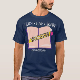 Camiseta Teach Love Inspire Día de San Valentín Libro 6º Gr