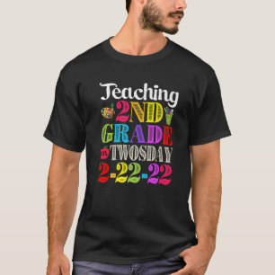 Camiseta Teacher Aka Math Teaching 2Nd Grade On Twosday 2-2