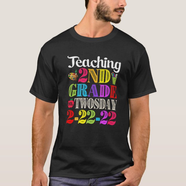 Camiseta Teacher Aka Math Teaching 2Nd Grade On Twosday 2-2 (Anverso)