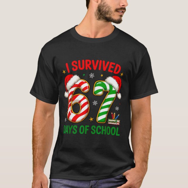 Camiseta Teacher Christmas Funny Meme I Survived 67 Days Of (Anverso)