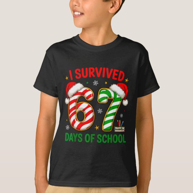 Camiseta Teacher Christmas Funny Meme I Survived 67 Days Of (Anverso)