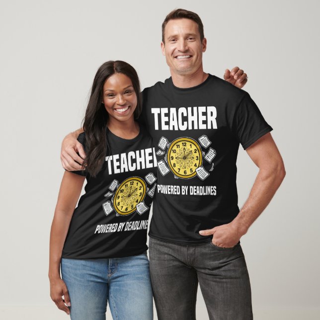 CAMISETA TEACHER - POWERED BY DEADLINES (Unisexo)