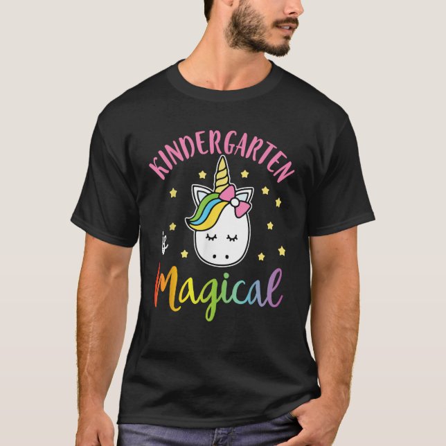 Camiseta Teacher Student Senior Kindergarten Is Magical Hap (Anverso)