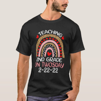 Camiseta Teaching 2Nd Grade On Twosday 2-22-2022 Funny Scho