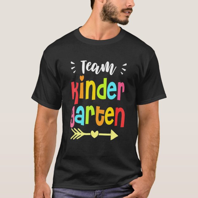 Camiseta Team Kindergarten Squad Teacher Back To School (Anverso)