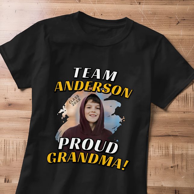Camiseta Team [Last Name] Proud Grandma Graduation Photo (Subido por el creador)