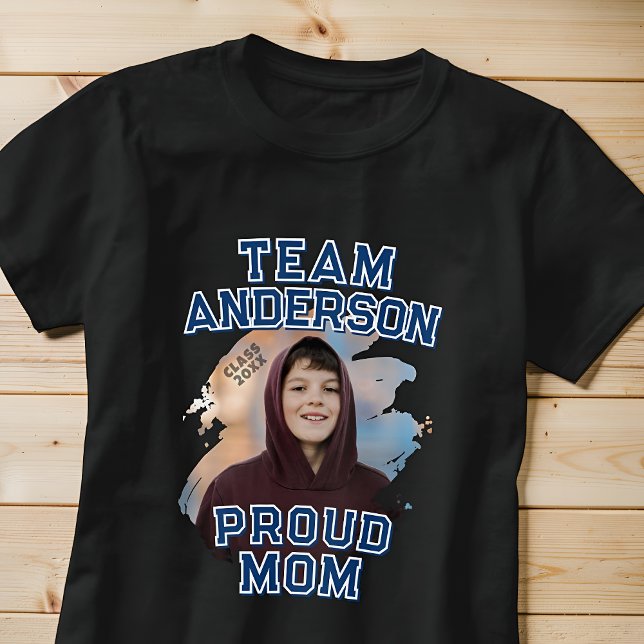 Camiseta Team [Last Name] Proud Mom Graduation Photo (Subido por el creador)