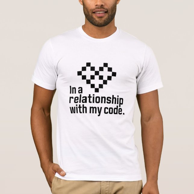 Camiseta Tech Love Tee - En una relación con mi código (Anverso)