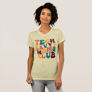Camiseta Tech Savvy Moms Club Groovy Retro Vibes de verano