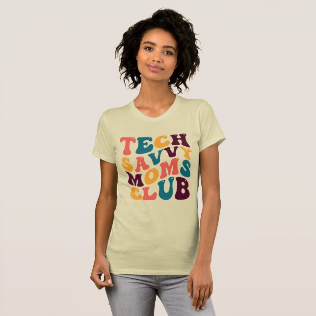 Camiseta Tech Savvy Moms Club Groovy Retro Vibes de verano (Anverso completo)
