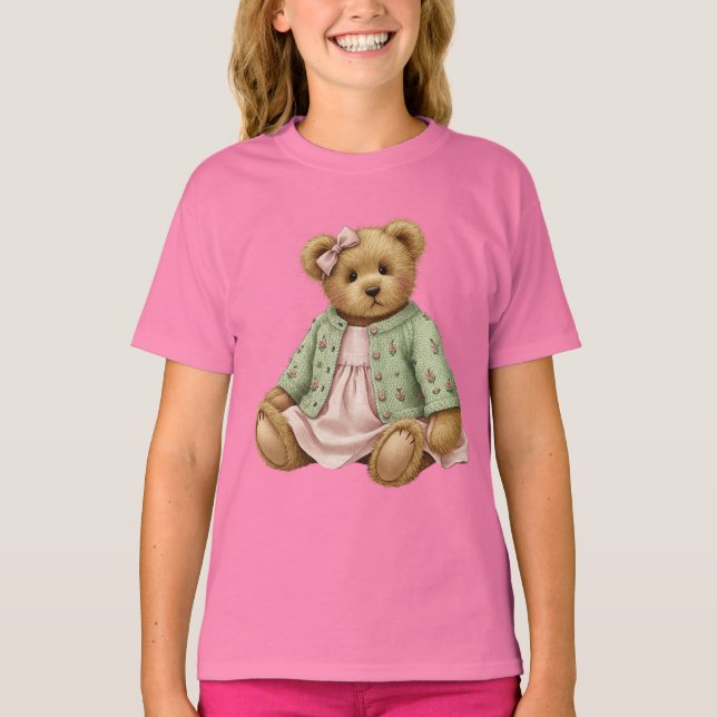 Camiseta Teddy con un vestido rosa y un cardigan verde (Anverso)