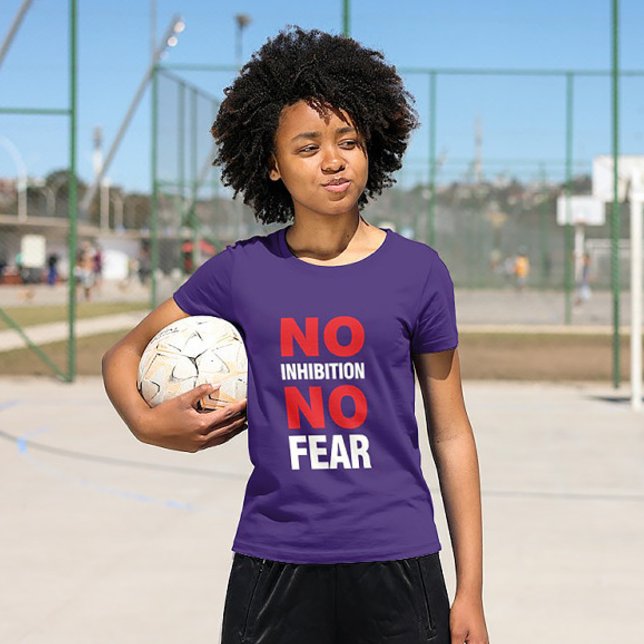 Camiseta Tee audaz e intrépido (Bold “No Inhibition No Fear” t-shirt – motivational wear for athletes, fighters, or go-getters.)