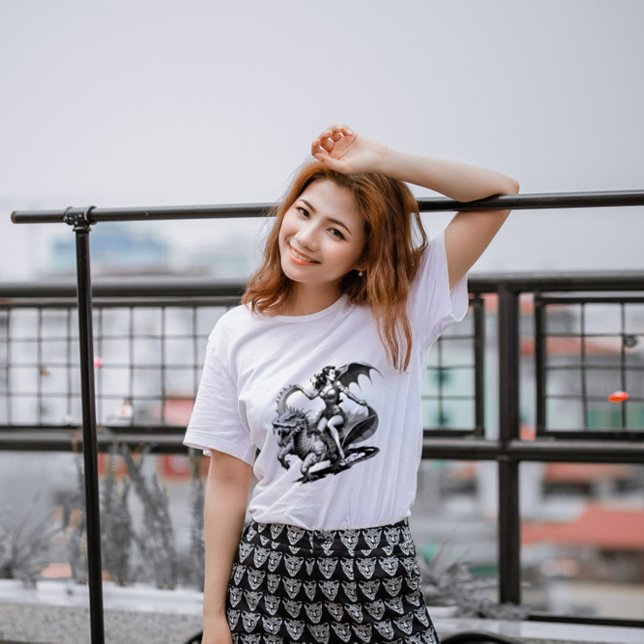 Camiseta ¡Tee de dragón retro! (Retro Pin-Up Dragon Tee!)