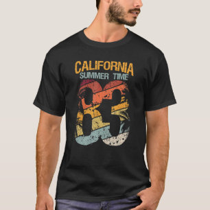 Camiseta Temporada 83 del verano en California Surfing Beac