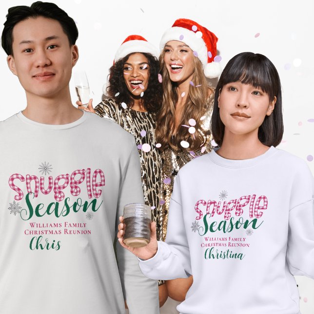 Camiseta Temporada de acurrucarse en búfalo Navidades acoge (Snuggle Season Buffalo Plaid Retro Cozy Christmas T-Shirt Farmhouse Family Reunion Custom Name )