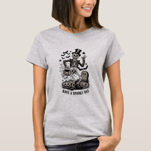 Camiseta Ten un Día espeluznante Bruja de Halloween Esquele