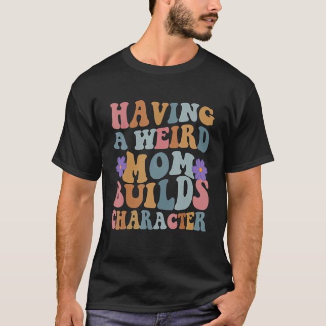 Camiseta Tener una madre rara construye personajes divertid (Anverso)