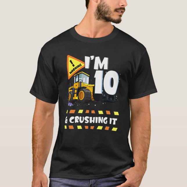 Camiseta Tengo 10 años y aplastando la excavadora de constr (Anverso)
