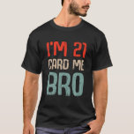 Camiseta Tengo 21 Card Me Bro Birthday Funny 21St Birthday<br><div class="desc">Este divertido diseño de tipo bro de 21 años me da una gran idea de ropa de 21 años para cualquiera que cumpla 21 años o pronto cumpla 21 para usar en su fiesta de 21 años. Toma este diseño de cumpleaños 21 para un hermano que acaba de cumplir 21...</div>