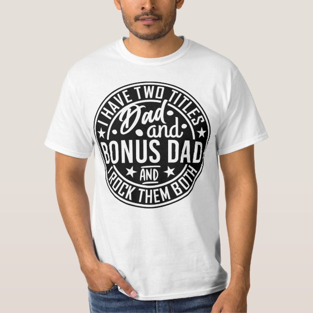 Camiseta Tengo 2 títulos, papá y Stepdad, y los rocío (Anverso)