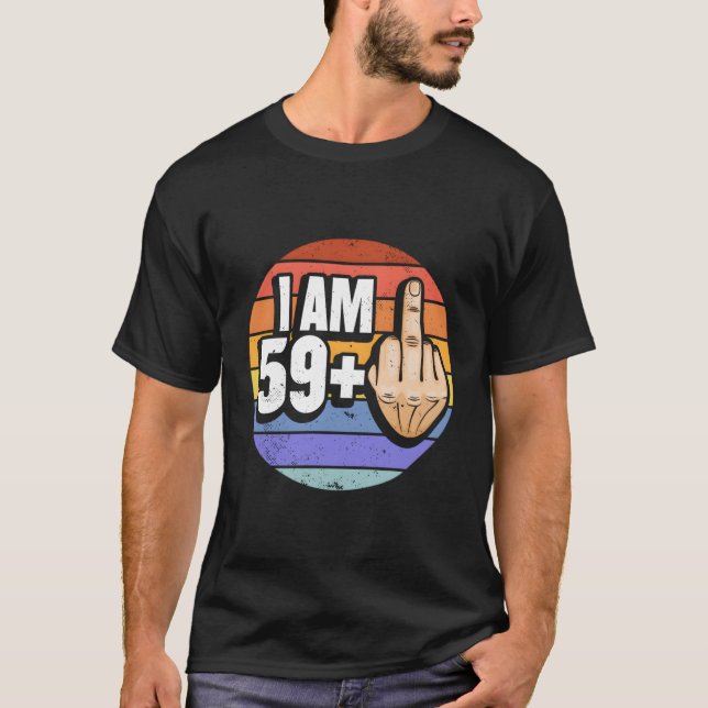 Camiseta Tengo 59 Más 1 Dedo Medio Por 60. (Anverso)